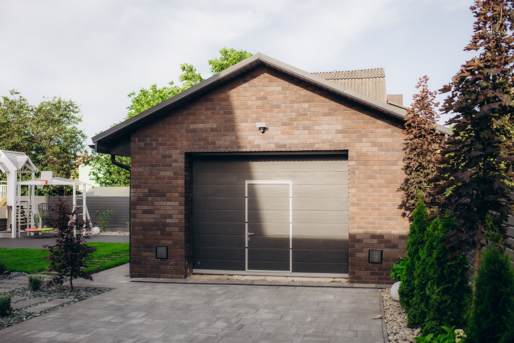 Carport bois pour voiture : comment bien le choisir et l'intégrer dans son jardin