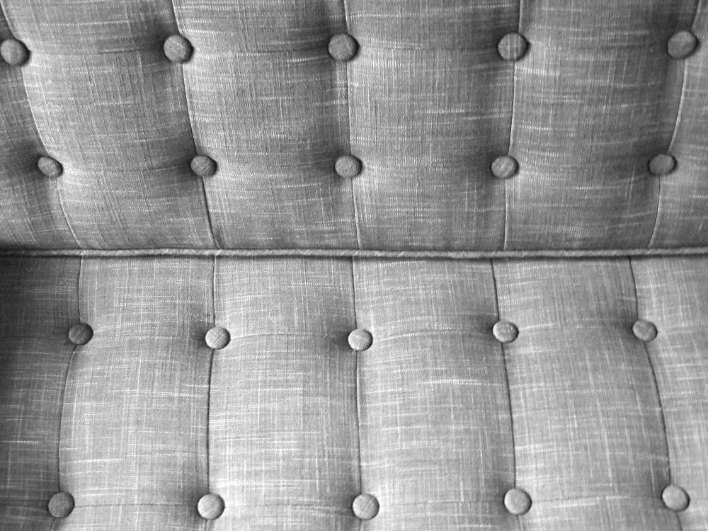 Trouver le bon tissu pour son canapé : conseils et astuces