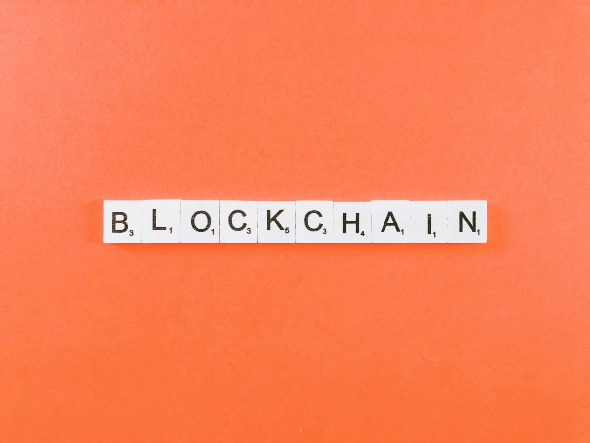 La blockchain bien au-delà des cryptomonnaies : quel impact sur notre société ?